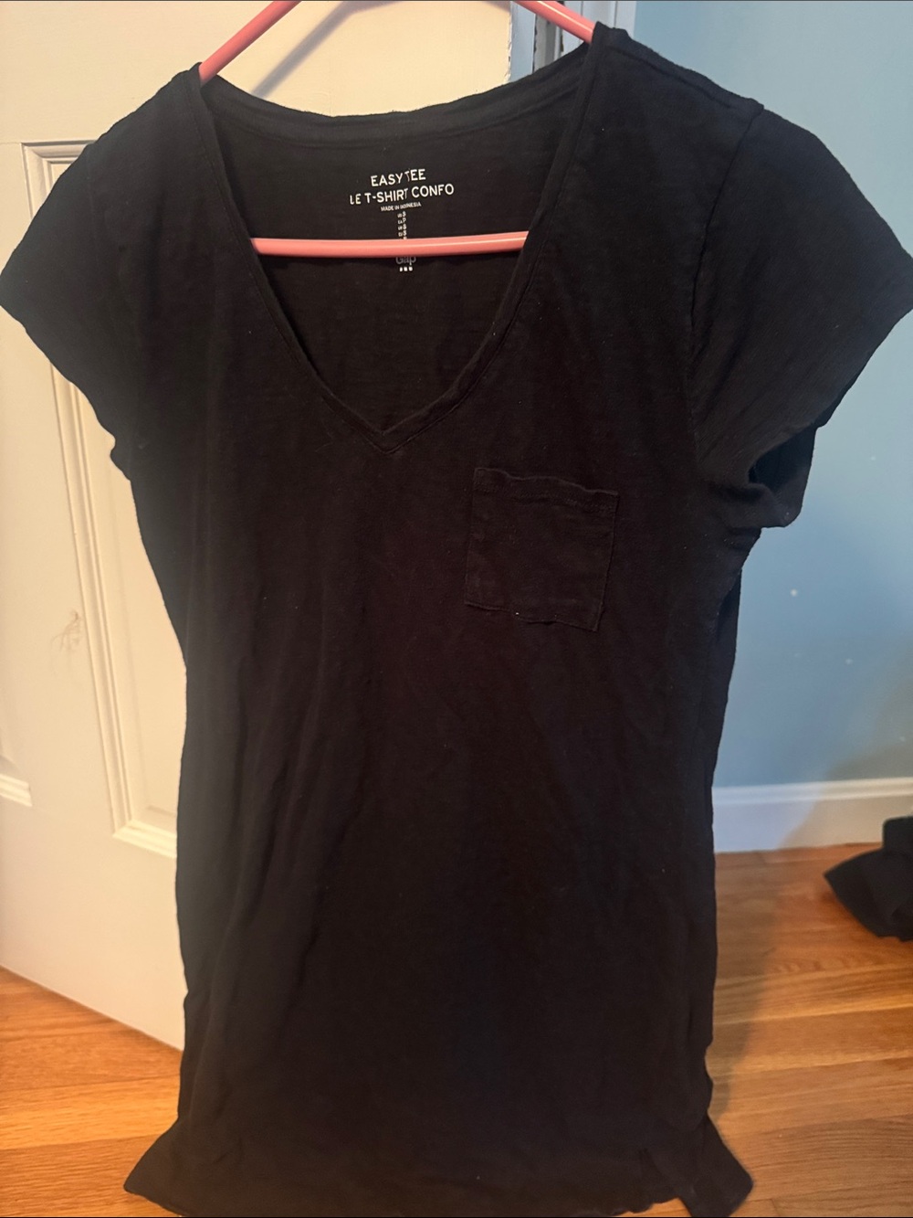 GAP Black V-Neck Short Sleeve Pocket Tee